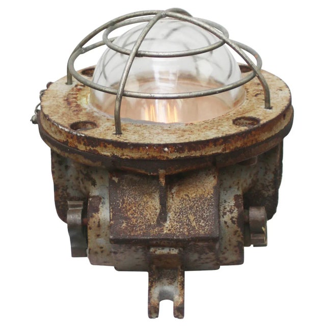 Industrial French Industrial Scone in Cast Iron by Ch. & G. Grimmeisen For Sale - Image 3 of 8