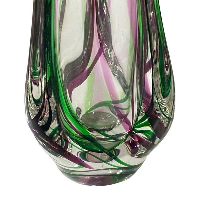 Large Dutch Vintage Purple and Green Vase by Max Verboeket for Kristalunie Maastricht For Sale - Image 5 of 7