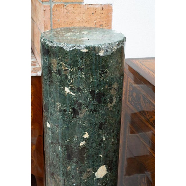 Early 19th Century Green Scagliola Column Resting on Circular White Marble Base, Naples For Sale - Image 3 of 5