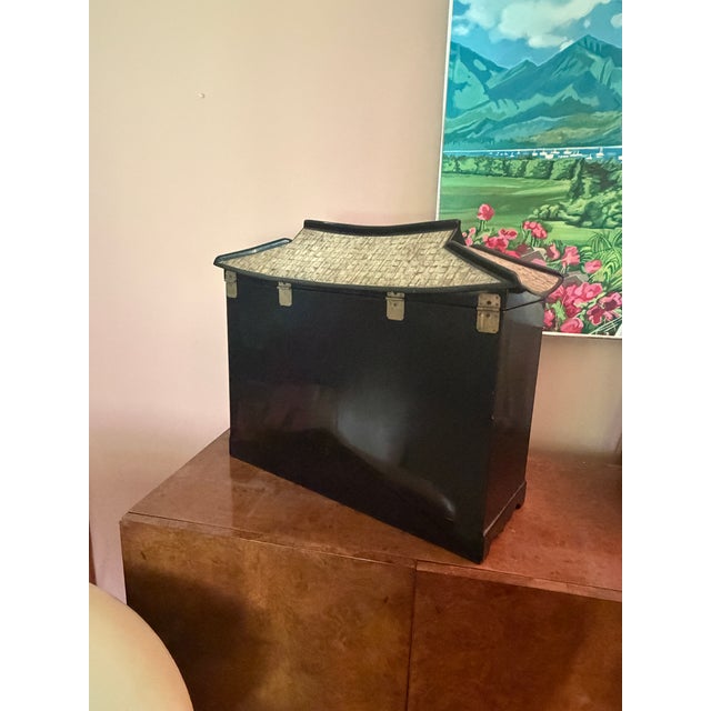 1960s Monumental Mother of Pearl Korean Jewelry Box For Sale - Image 4 of 12