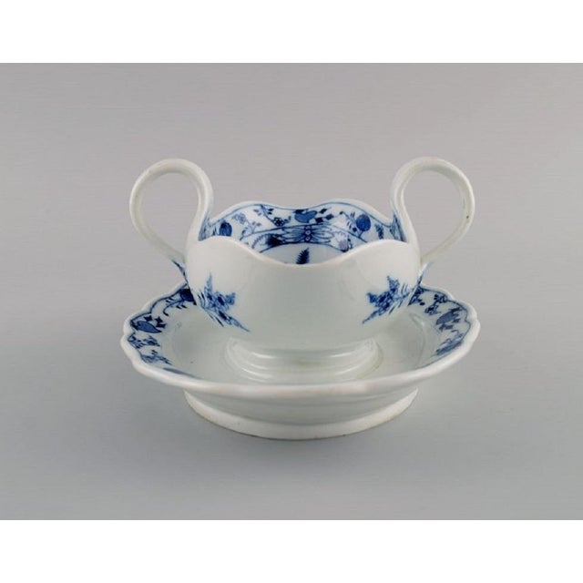 Late 19th Century Blue Onion Sauce Bowl in Hand-Painted Porcelain from Meissen For Sale - Image 5 of 7