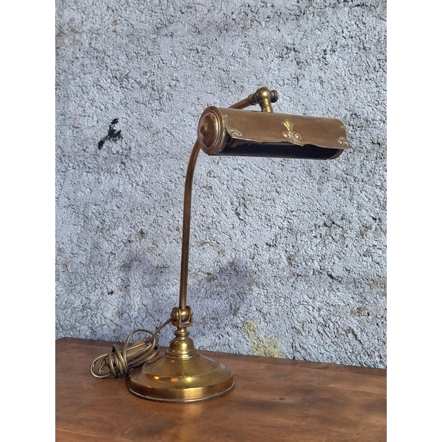 Gold Art Nouveau Belle Époque Desk Lamp in Brass with Articulated Arm, 1890s For Sale - Image 8 of 10
