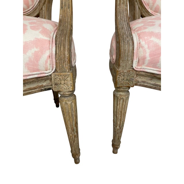 Early 20th Century Louis XVI Style Grey Painted Armchairs in Pink and White Ikat Upholstery - A Pair For Sale - Image 17 of 18