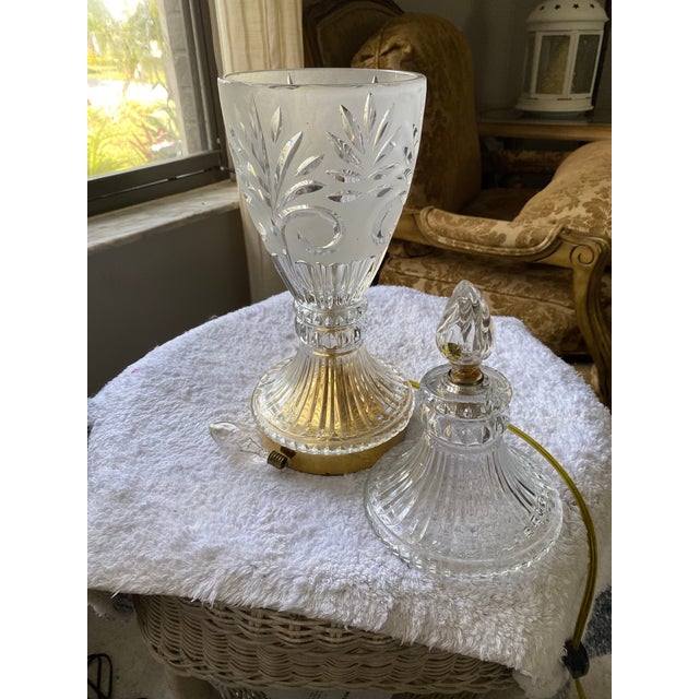 Vintage Crystal Table Lamp With Hand-Etched Botanical Motif, Cut Crystal Details & Finial Floral Designs For Sale - Image 11 of 12