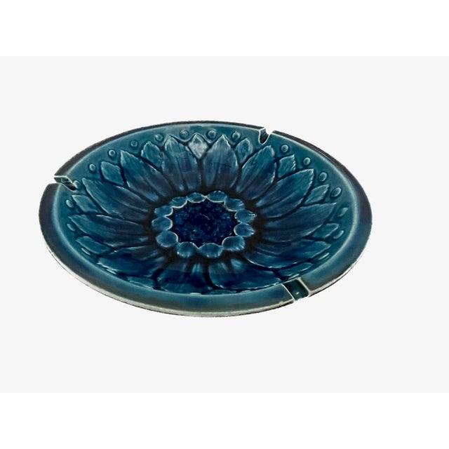 Mid-Century Modern Mid-Century Modern Freeman-McFarlin Peacock Blue Sunflower Ashtray - No. 692 For Sale - Image 3 of 5
