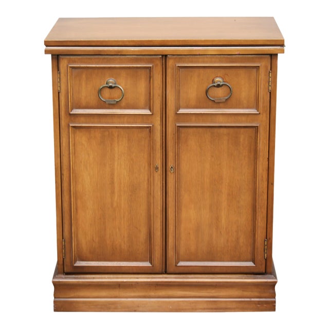 1950s Traditional Style Fully Compartmentalized Dry Bar For Sale