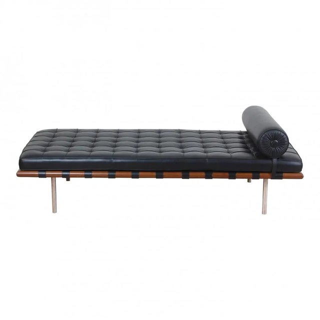 Ludwig Mies van der Rohe Barcelona Daybed in Black Leather by Ludwig Mies Van Der Rohe For Sale - Image 4 of 4