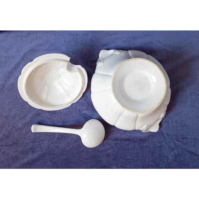 White 1960s Bordallo Pinheiro White Pear Soup Tureen 3 Piece Set With Ladle and Lid Portugese Majolica For Sale - Image 8 of 16