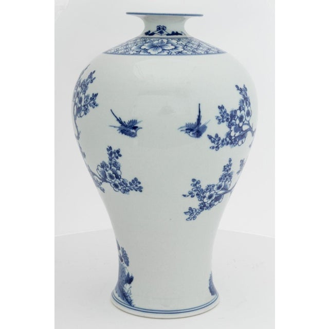 Early 20th Century Chinese Blue and White Porcelain Meiping Vase For Sale - Image 5 of 6
