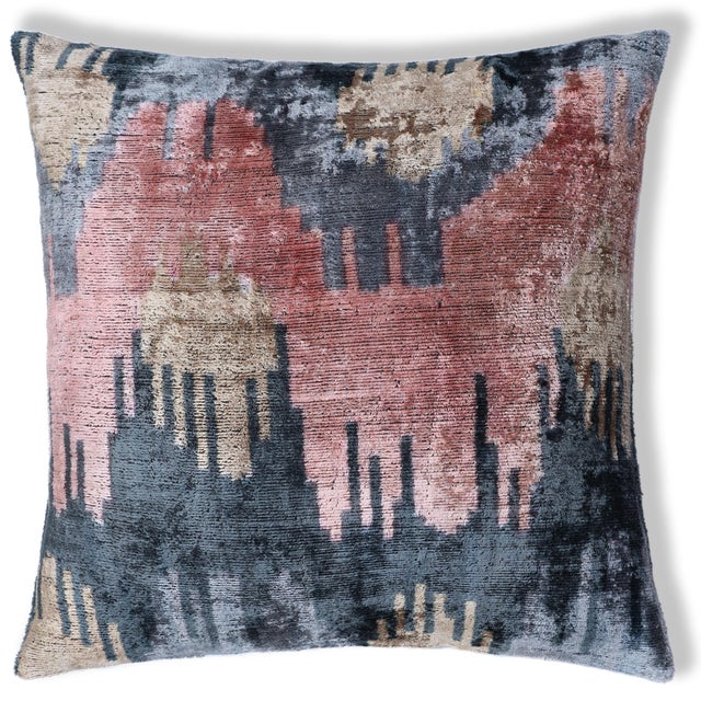 "Discover why top interior designers consistently reach for this exquisite 20x20 inch silk velvet pillow. The design...