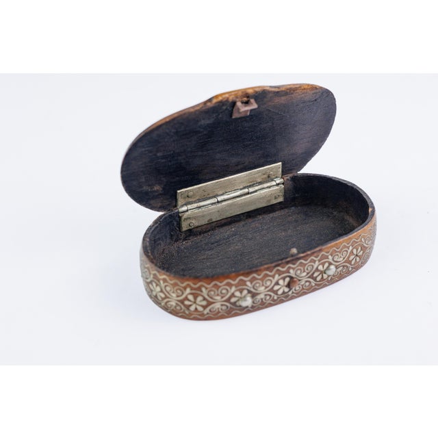 Antique Silver Wire-Inlaid Wood Trinket Box, Oval Form, Ottoman Style, 19th C For Sale - Image 4 of 5