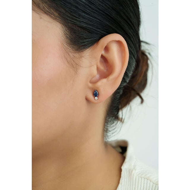 Navy Blue Minimalist 1.08ct Pear-Cut Blue Sapphire & Diamond Stud Earrings 14k Gold- A Pair For Sale - Image 8 of 15