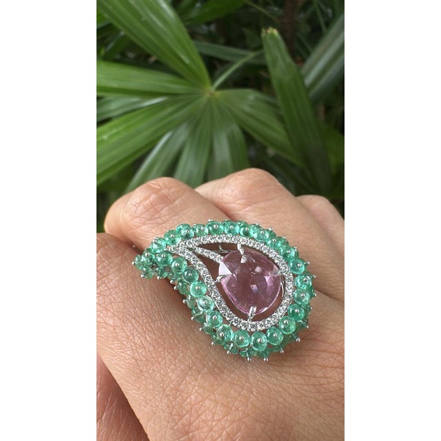 Set in 18k White Gold, Emeralds, Ceylon Pink Sapphire & Diamonds Cocktail Ring, Us 6.5 For Sale - Image 9 of 11