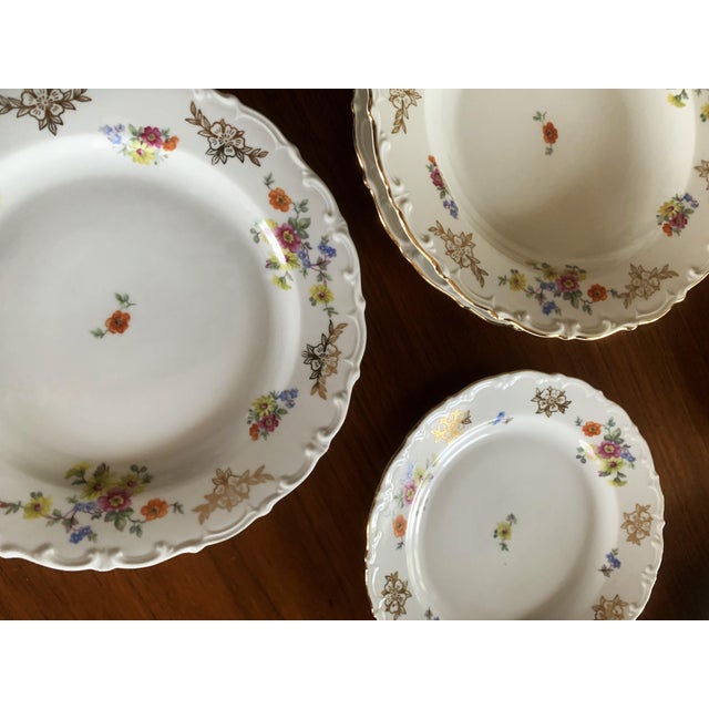 Exclusive Kahla Porcelain Dinner Set with Gold Accents, Germany, 1950s, Set of 39 For Sale - Image 13 of 18