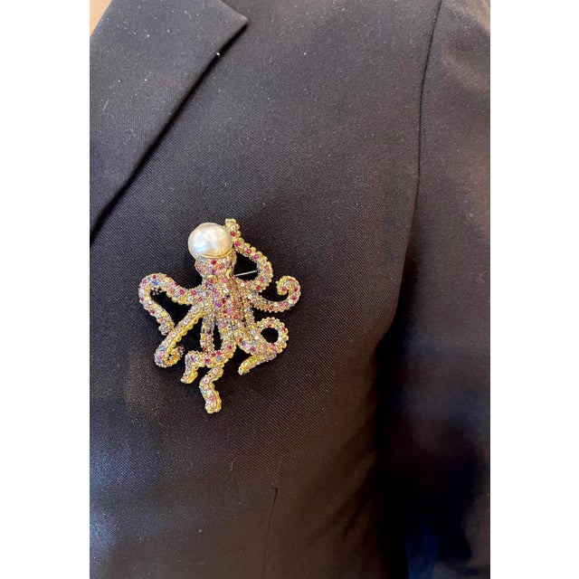 Traditional Bochic "Orient" Vintage Fancy Sapphire & South Seal Baroque Pearl Brooch For Sale - Image 3 of 18