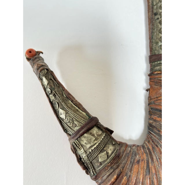 Antique Yemeni Jambiya Dagger With Silver-Mounted Scabbard, Early 20th Century For Sale - Image 10 of 17