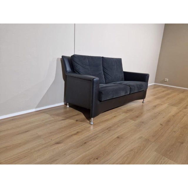 Brand: Leolux Model: Paian Color: Black Type: 2 Seater Condition: Excellent condition Equipped with extendable seat!...