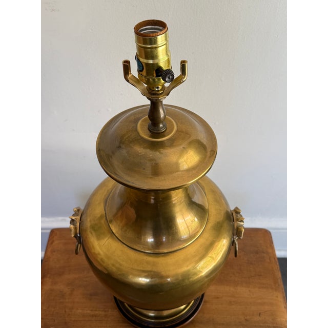 English Mid 20th Century Neoclassical Brass Urn Lamp With Foo Dog Handles For Sale - Image 3 of 8