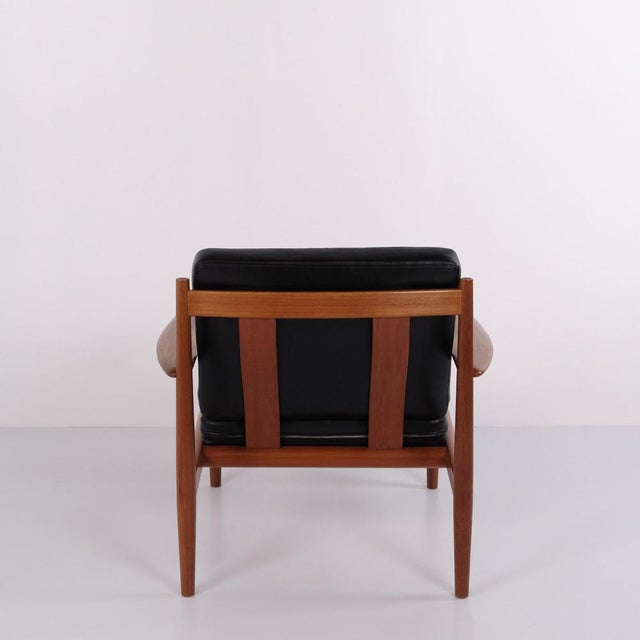 Grete Jalk Armchair in Teak and Black Leather by Grete Jalk for France & Søn, 1960s For Sale - Image 4 of 12