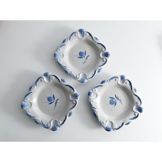Swedish Scalloped Ceramic Side Plates by Allan Ebeling for Bo Fajans, 1930s, Set of 6 For Sale - Image 3 of 17