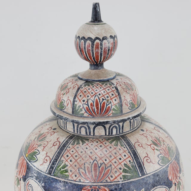 Antique White Large Vintage Tole Chinese Lidded Ginger Jar – Hand-Painted Floral Basket & Ornate Motifs For Sale - Image 8 of 11