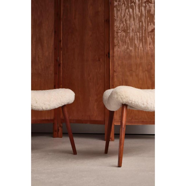 Wood Scandinavian Modern Stools in Oakwood & Sheepskin, Denmark, 1950s, Set of 2 For Sale - Image 7 of 13