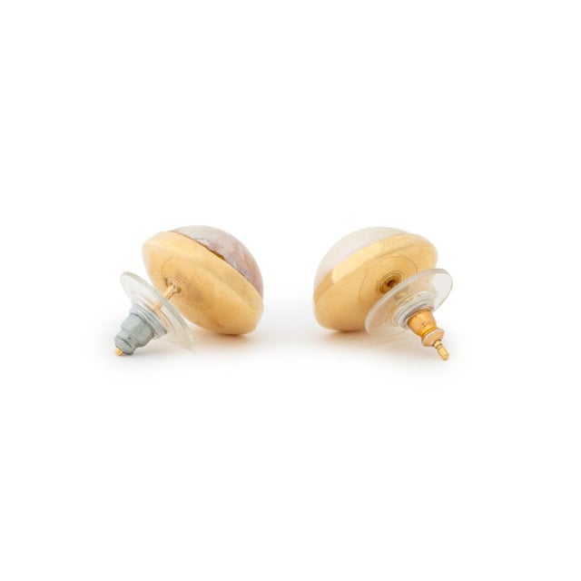 Classic Vintage Mabe Pearl 14k Yellow Gold Earrings For Sale In New York - Image 6 of 7