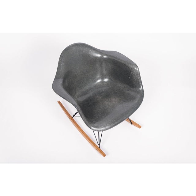 Wood Mid Century Rar Gray Rocking Chair by Eames for Herman Miller, 1959 For Sale - Image 7 of 11