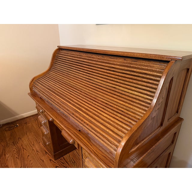 1980s Vintage (Circa 1982) Oak Roll-Top Secretary Desk in Rich, Warm Honey-Brown Finish. For Sale - Image 5 of 8