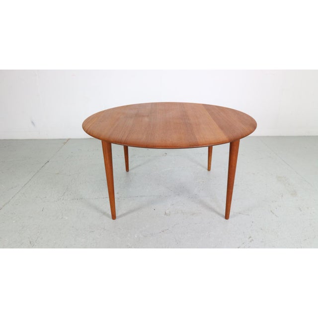 This round coffee table was designed by Peter Hvidt & Orla Mølgaard-Nielsen and was produced by France & Søn in 1950s,...