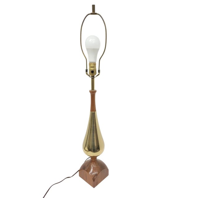 Mid-Century Laurel Walnut & Gold Chrome Table Lamp • Sculptural Teardrop Brass Lamp For Sale - Image 12 of 12