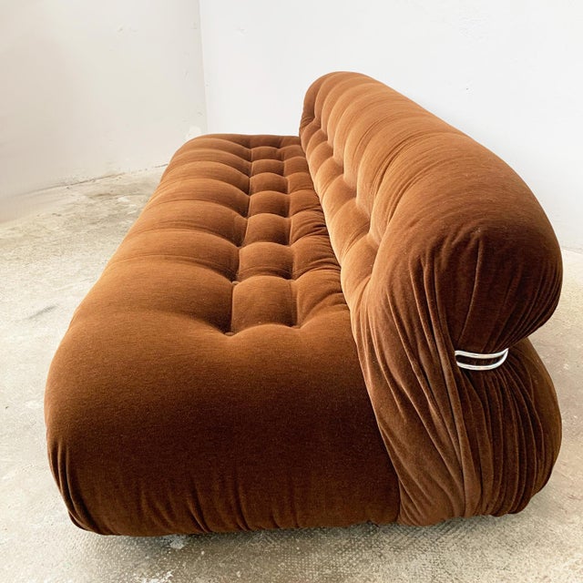 Cassina Model Soriana Three-Seater Sofa in Brown Fabric by Afra and Tobia Scarpa for Cassina, 1970s For Sale - Image 4 of 12