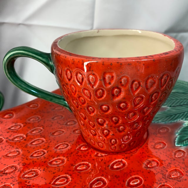 1970s Vintage Ceramic Studio Strawberry Luncheon Plates With Matching Cups - Service for 6 For Sale - Image 5 of 9