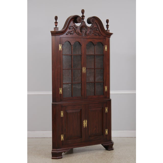 Chippendale Pair Henkel Harris Chippendale Mahogany Corner Cabinets For Sale - Image 3 of 18
