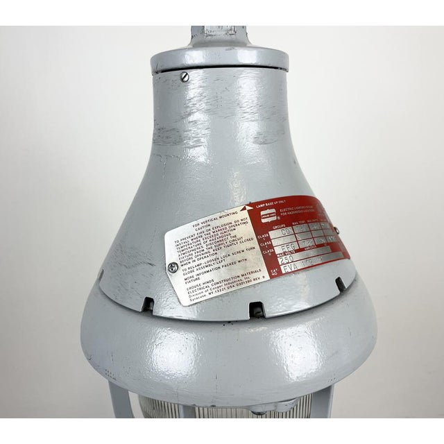 Industrial Grey Industrial Explosion Proof Light from Crouse-Hinds, 1970s For Sale - Image 3 of 16