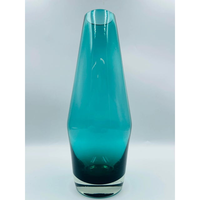 Riihimäki 1960s Modern Teal Blown Glass Vase for Riihimaki Lasi Oy, Finland For Sale - Image 4 of 12