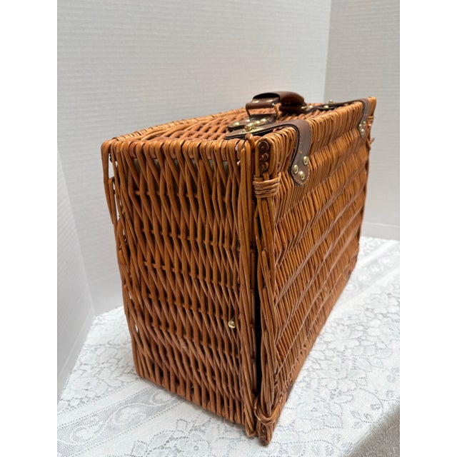 Large Classic Vintage Americana Wood Wicker Picnic Basket With Accoutrements For Sale In Sacramento - Image 6 of 11