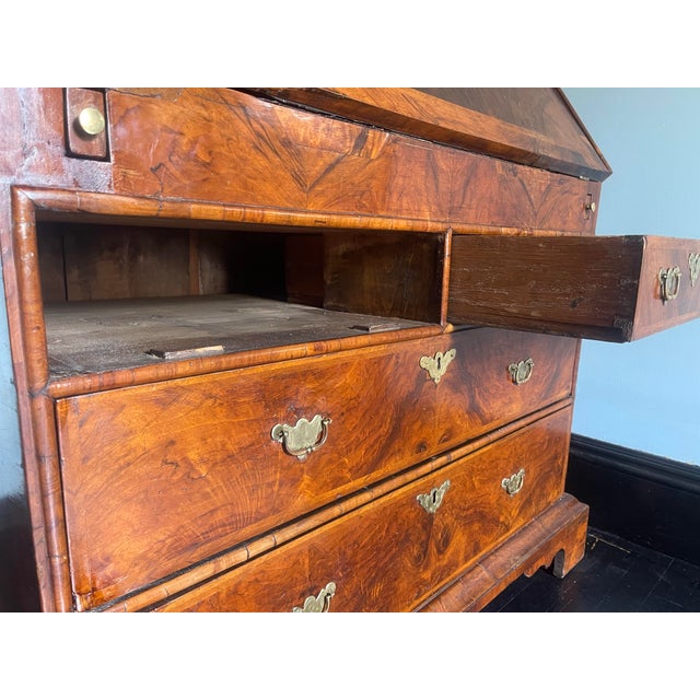 18th Century English Walnut Bureau Bookcase/ Secretary, Ca 1720 For Sale In New York - Image 6 of 12