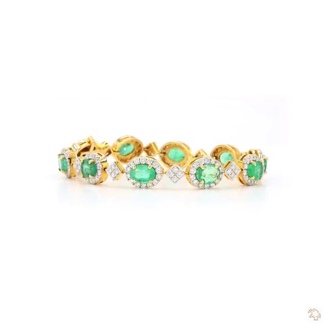 Green 3.14 Carat Round Brilliant Cut Diamond Emerald Gold Bracelet For Sale - Image 8 of 9