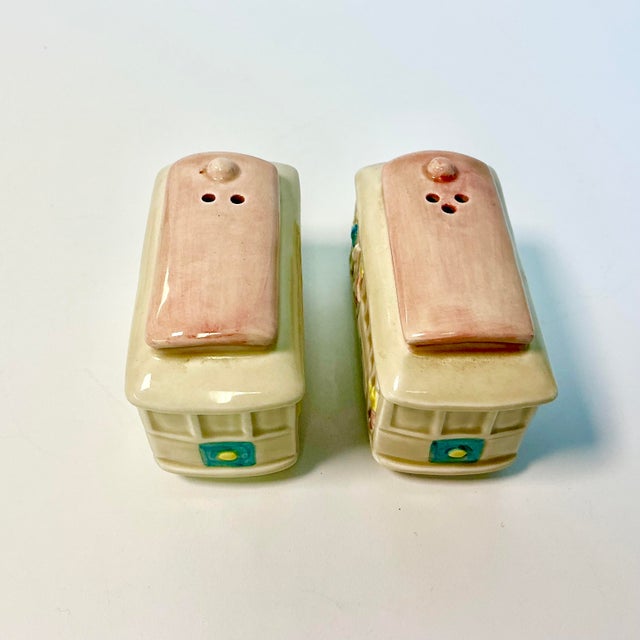 Antique White 1960s Vintage Boho Chic Americana San Francisco Cable Car Salt & Pepper Shakers - A Pair. For Sale - Image 8 of 12
