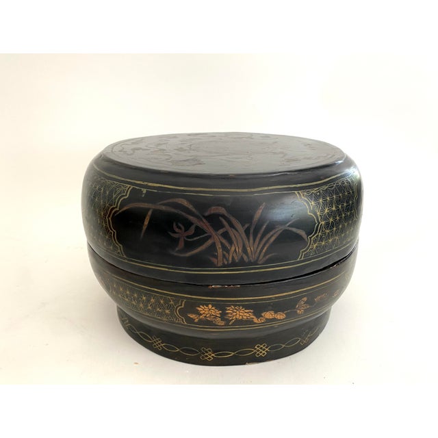 Chinese Export Round Black Lacquered Covered Box 1950s For Sale - Image 4 of 8