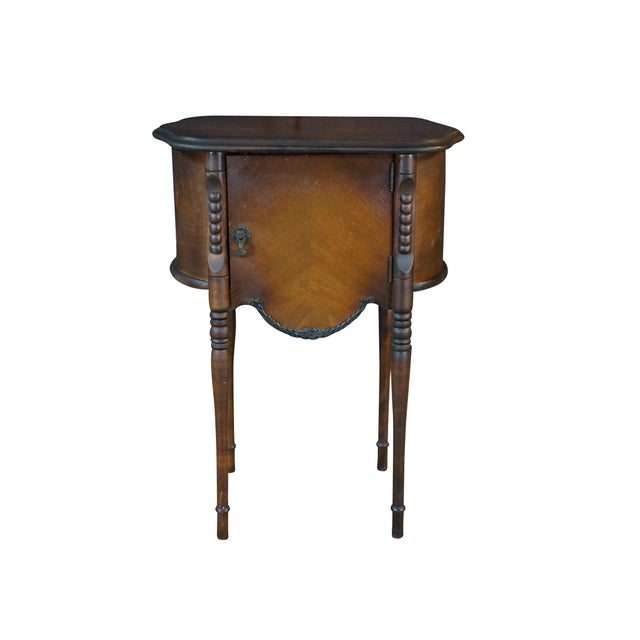 Antique Victorian tobacco cabinet, humidor or smoking stand. Made of walnut featuring a rectangular form with turtletop...