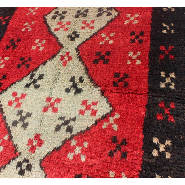 Mid 20th Century Vintage Turkish Tulu Rug With Bold Crimson Field and Cream Diamond Medallions For Sale - Image 5 of 13