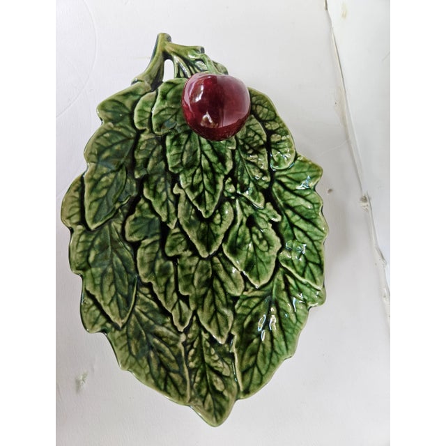 1980s Vintage Portuguese Majolica Cabbage Leaf Serving Dish With Plum Handle For Sale - Image 5 of 6