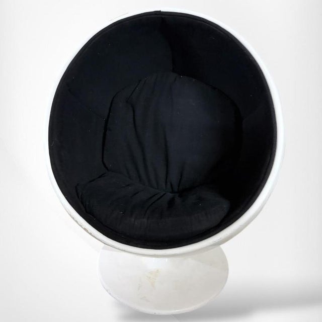 1960s Space Age Egg Pod Chair with Sculptural Pedestal Base, 1960s For Sale - Image 5 of 8