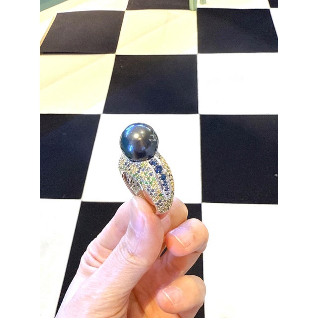 Bochic “Orient” Vintage South Sea Pearl & Fancy Blue Sapphires Ring Set 18K Gold For Sale In New York - Image 6 of 8