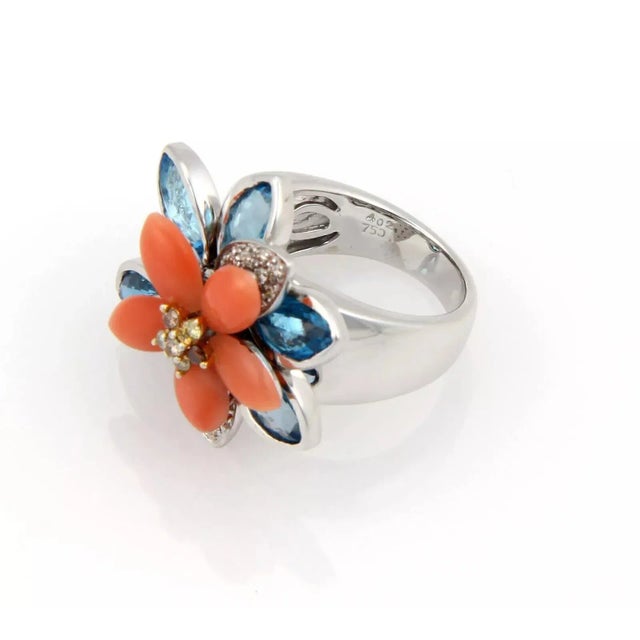 Late 20th Century Diamond Coral & Topaz Movable Floral 18k White Gold Ring, Size 6 For Sale - Image 5 of 7