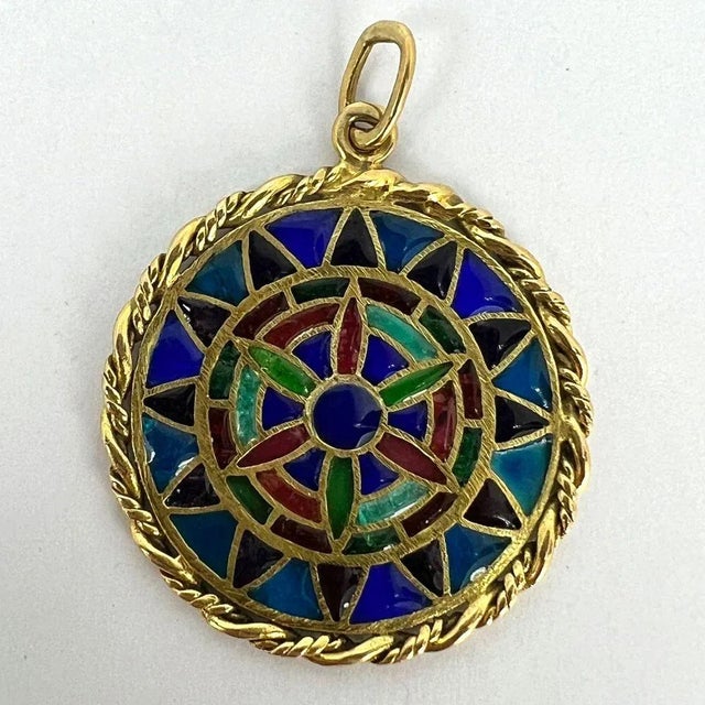 French 18 Karat Yellow Gold and Enamel Window Plique a Jour Pendant Medal, 1950s For Sale - Image 14 of 18