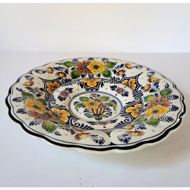 Traditional Vintage Royal Goedewaagen Dutch Delft Polychrome Hand-Painted Floral Charger For Sale - Image 3 of 5