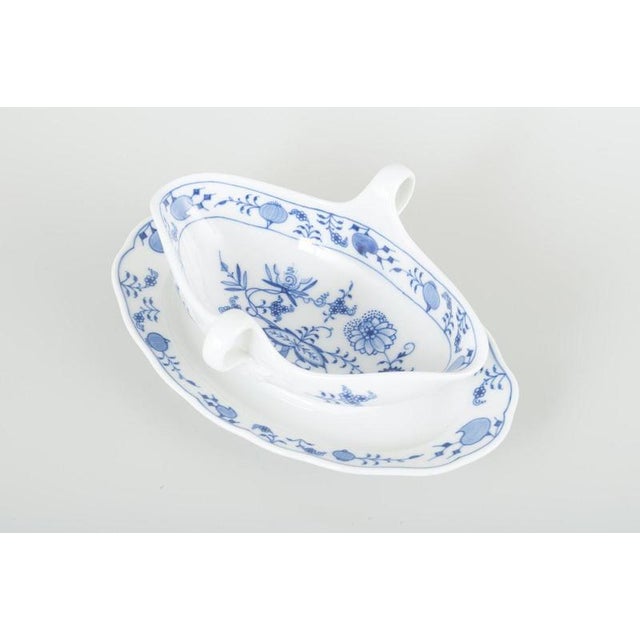 Meissen Sauce boat with attached stand, “Blue Onion” pattern, early 20th century. Elegant porcelain sauce boat with fixed...
